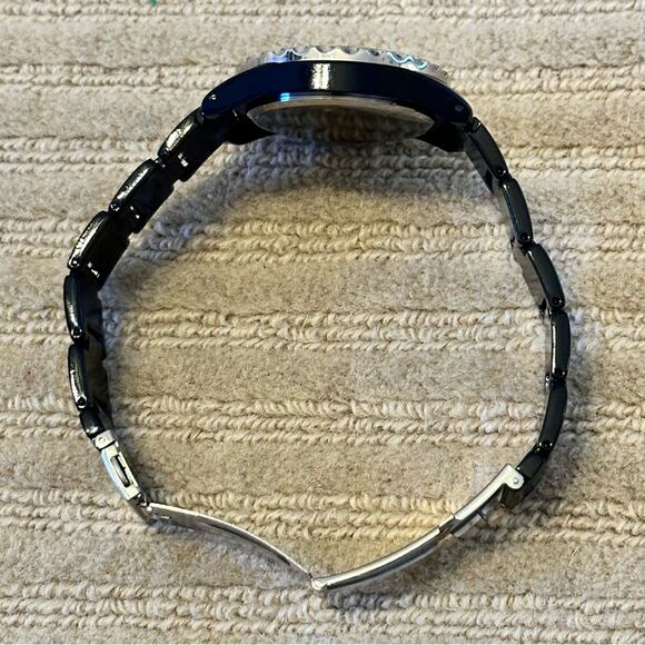 Black Stainless Steel Bling watch Needs Battery NWOT - Picture 4 of 11